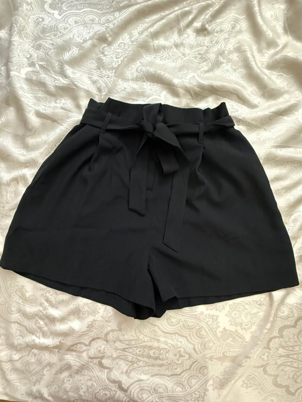 NWT Allegra K Black high-waisted flare shorts with tie detail, Size Large